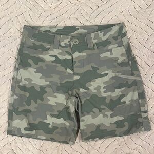 Eddie Bauer Womens outdoor hiking shorts, size 4, camouflage